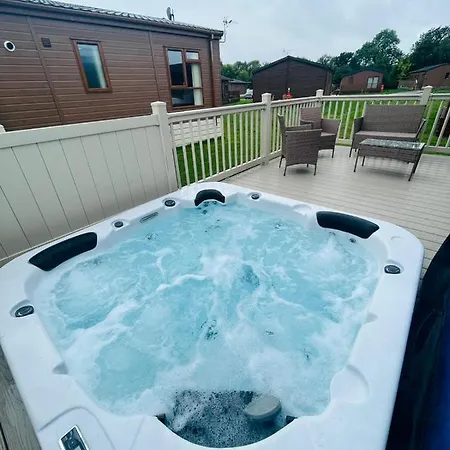 펜션 Ness With Hot Tub *